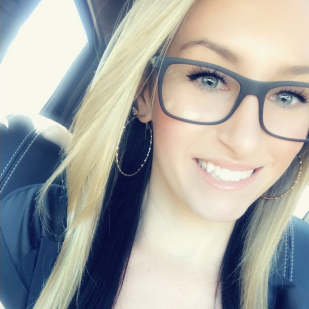 Meet your Posher, Melissa